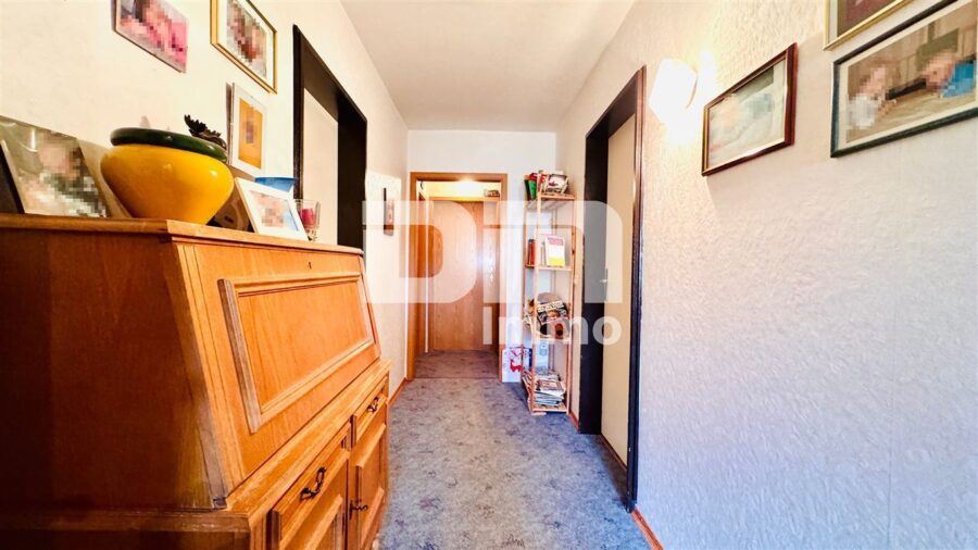 Modernisiertes Einfamilienhaus auf riesigem Grundstück mit Carport und Nebengebäude - OG / DG Flur / Diele